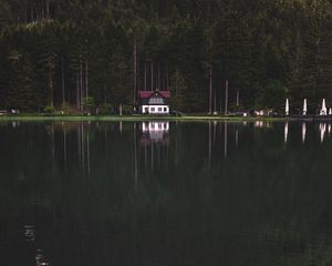Превью обои озеро, лес, дом, деревья, берег