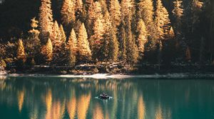Превью обои озеро, лодка, деревья, пейзаж, осень