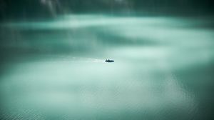 Превью обои озеро, лодка, минимализм, вода, поверхность, спокойный