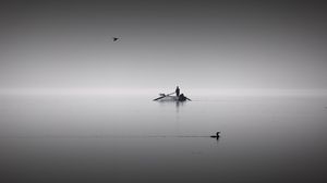 Превью обои озеро, лодка, штиль, горизонт, тишина, человек, птицы, чб