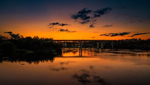 Превью обои озеро, мост, деревья, облака, небо, закат, темный