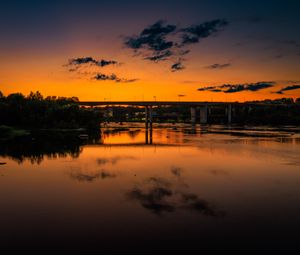 Превью обои озеро, мост, деревья, облака, небо, закат, темный