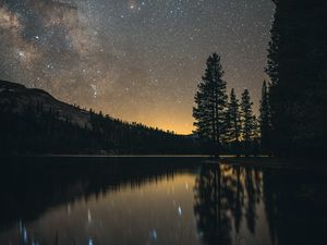 Превью обои озеро, ночь, звездное небо, пейзаж, темный