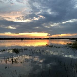 Превью обои озеро, облака, отражение, сумерки, пейзаж