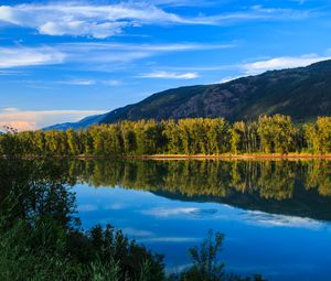 Превью обои озеро, отражение, горы, деревья, пейзаж, природа