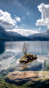 Превью обои озеро, отражение, камни, дерево, горы, природа
