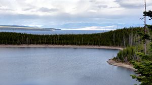 Превью обои озеро, пейзаж, деревья, лес, берег