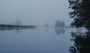 Превью обои озеро, пейзаж, туман, деревья, природа