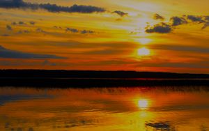 Превью обои озеро, река, отражение, вода, солнце, закат, пейзаж, темный