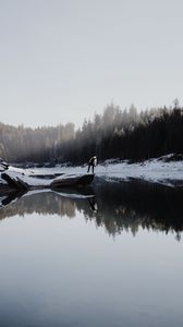 Превью обои озеро, силуэт, камень, снег, деревья, отражение