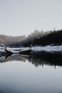 Превью обои озеро, силуэт, камень, снег, деревья, отражение