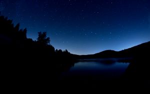 Превью обои озеро, темный, ночь, звездное небо, пейзаж
