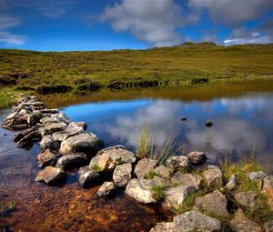 Превью обои озеро, тропа, камни, переправа, шотландия