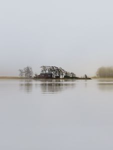 Превью обои озеро, туман, домик, тишина, деревья, хельсинки, финляндия