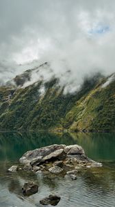 Превью обои озеро, туман, скалы, гора, камень, новая зеландия