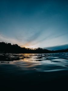 Превью обои озеро, вода, берег, закат, темный