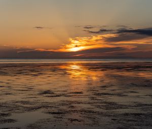 Превью обои озеро, вода, блики, закат, природа