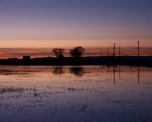 Превью обои озеро, вода, дома, закат, темный