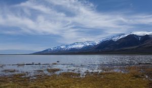 Превью обои озеро, вода, горы, облака, небо, пейзаж