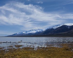 Превью обои озеро, вода, горы, облака, небо, пейзаж