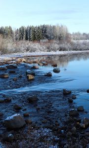 Превью обои озеро, вода, камни, снег, деревья, зима, лес, природа