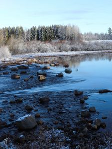 Превью обои озеро, вода, камни, снег, деревья, зима, лес, природа