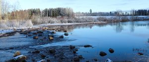 Превью обои озеро, вода, камни, снег, деревья, зима, лес, природа