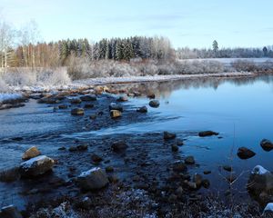 Превью обои озеро, вода, камни, снег, деревья, зима, лес, природа