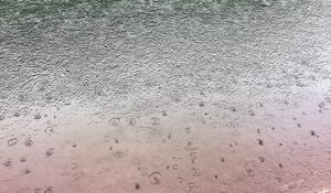 Превью обои озеро, вода, капли, дождь
