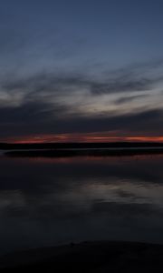 Превью обои озеро, вода, облака, закат, небо, отражение, темный