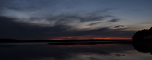 Превью обои озеро, вода, облака, закат, небо, отражение, темный