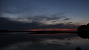 Превью обои озеро, вода, облака, закат, небо, отражение, темный