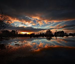 Превью обои озеро, вода, вечер, сумерки, отражение, облака, зеркало