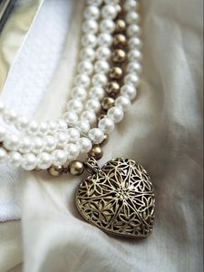 Превью обои ожерелье, бусы, сердце, подвеска, украшения