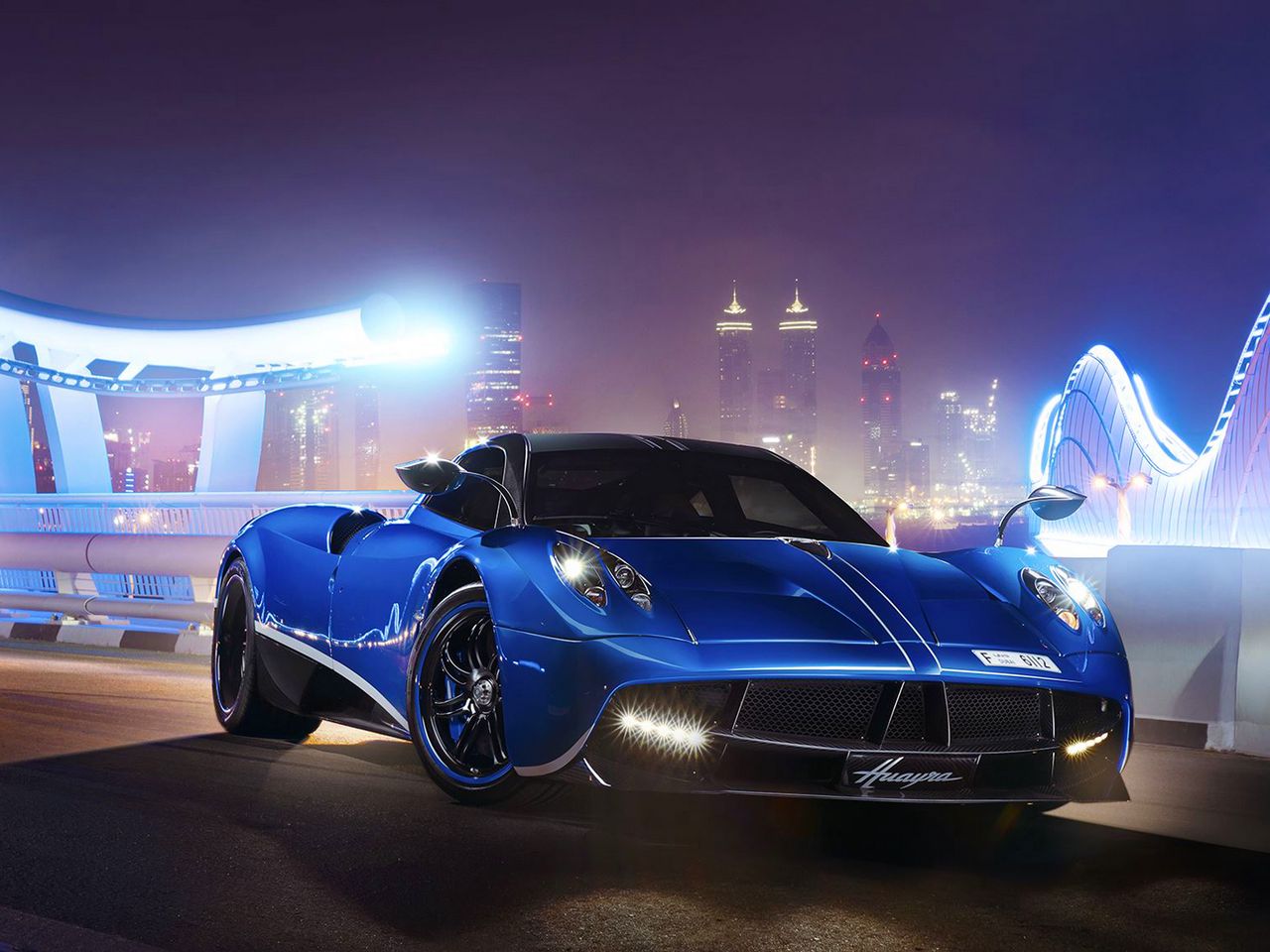 Pagani Huayra синяя