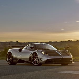 Превью обои pagani, huayra, вид сбоку, дорога