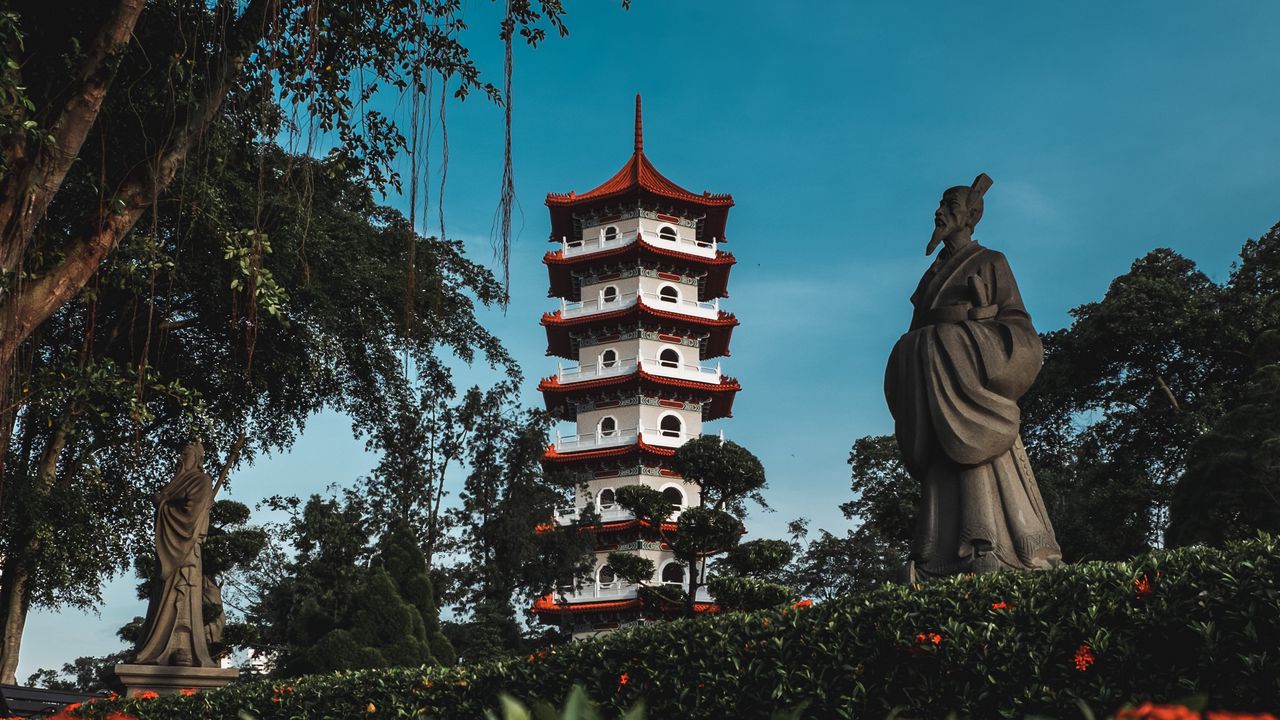 Обои пагода, здание, деревья, кусты, цветы, статуя