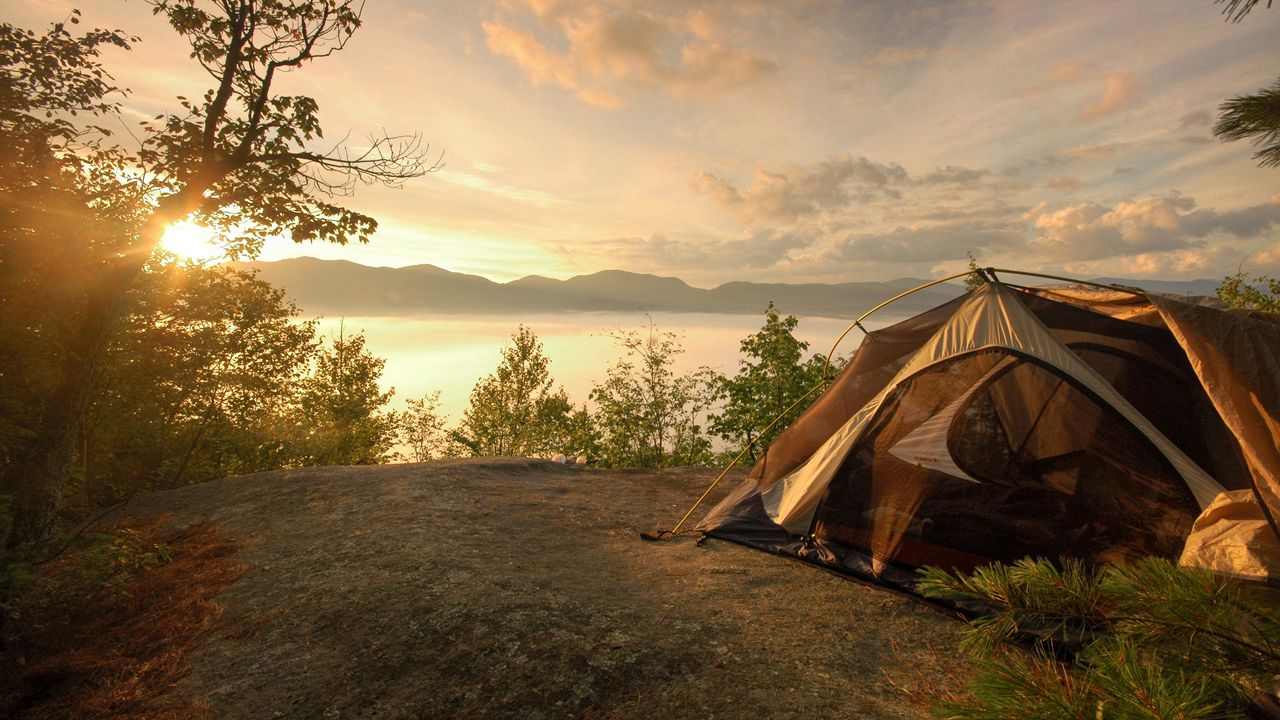 Обои палатка, берег, озеро, закат, романтика, небо