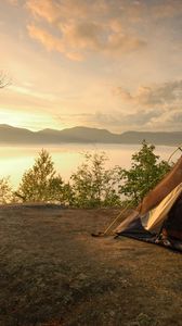 Превью обои палатка, берег, озеро, закат, романтика, небо