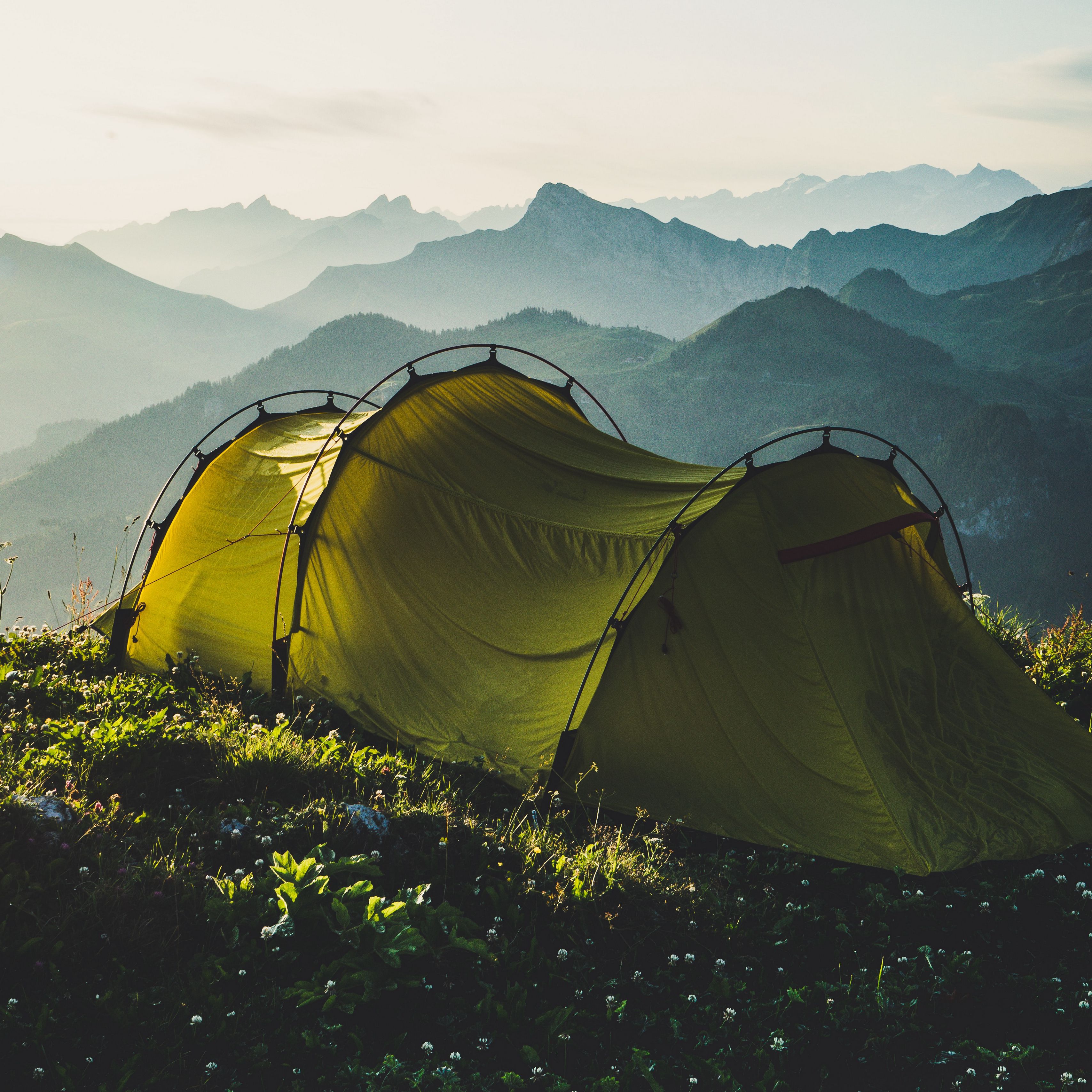 Travel camp. Тибетская палатка. Палатка Ronin Camp. Туристическая палатка на природе. Палатка в горах.