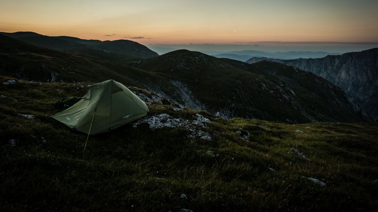 Обои палатка, горы, рассвет