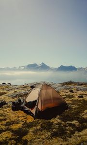 Превью обои палатка, горы, туман, кемпинг