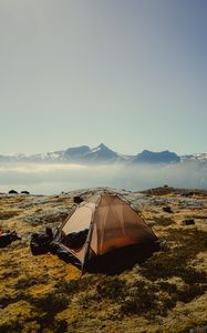 Превью обои палатка, горы, туман, кемпинг