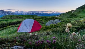 Превью обои палатка, кемпинг, горы, лужайка, природа