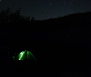 Превью обои палатка, кемпинг, ночь, звездное небо, темнота