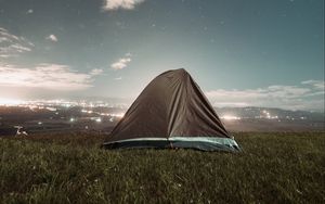 Превью обои палатка, кемпинг, природа, ночь, город, вид