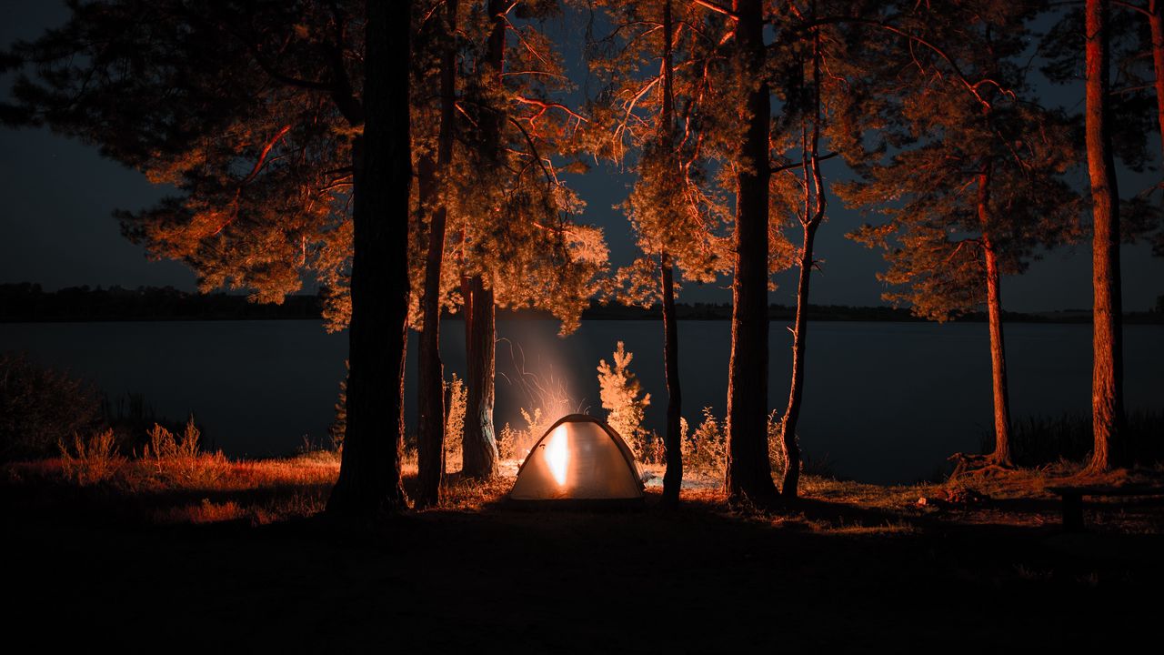 Обои палатка, костер, кемпинг, ночь, природа