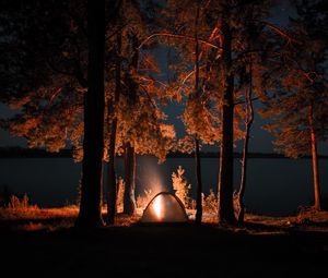 Превью обои палатка, костер, кемпинг, ночь, природа