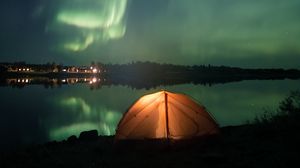 Превью обои палатка, ночь, северное сияние, кемпинг, озеро