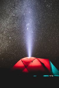 Превью обои палатка, ночь, звездное небо, свет, луч, кемпинг
